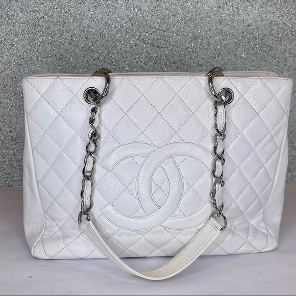 ❤️Sold Caviar Quilted Grand Shopping Tote GST White - Picture 6 of 15